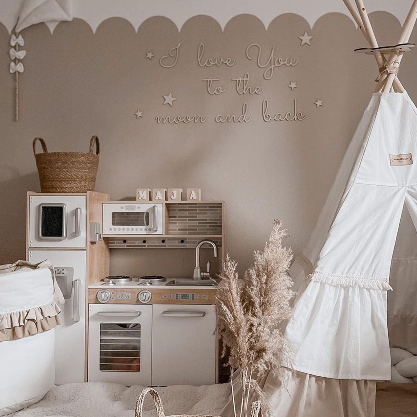 XXL-trækøkken med LED-belysning, forklæde og tilbehør