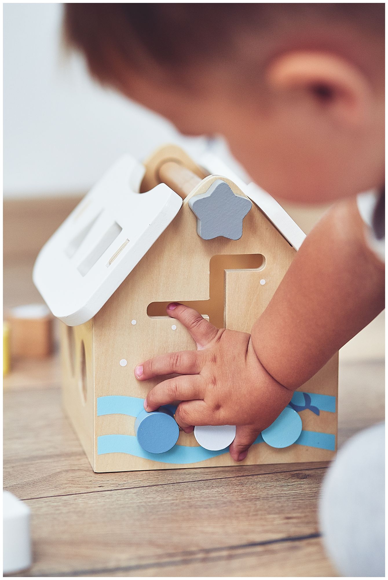 Sorter - pædagogisk træhus med klodser