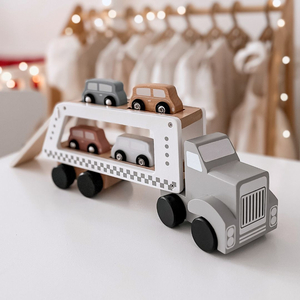 Trælastbil med 4 biler