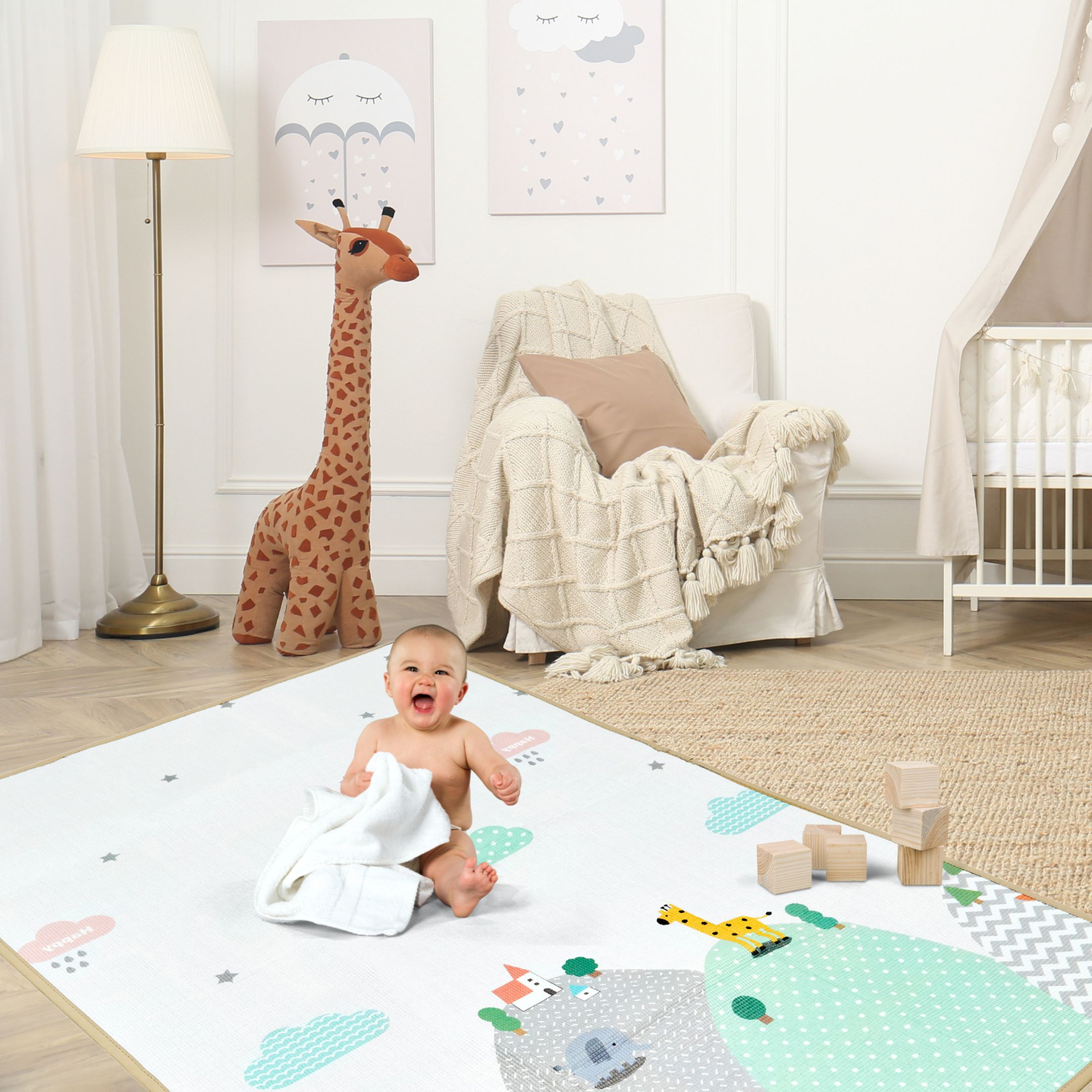 Dobbeltsidet skummåtte - skov på en bakke / solskinsby