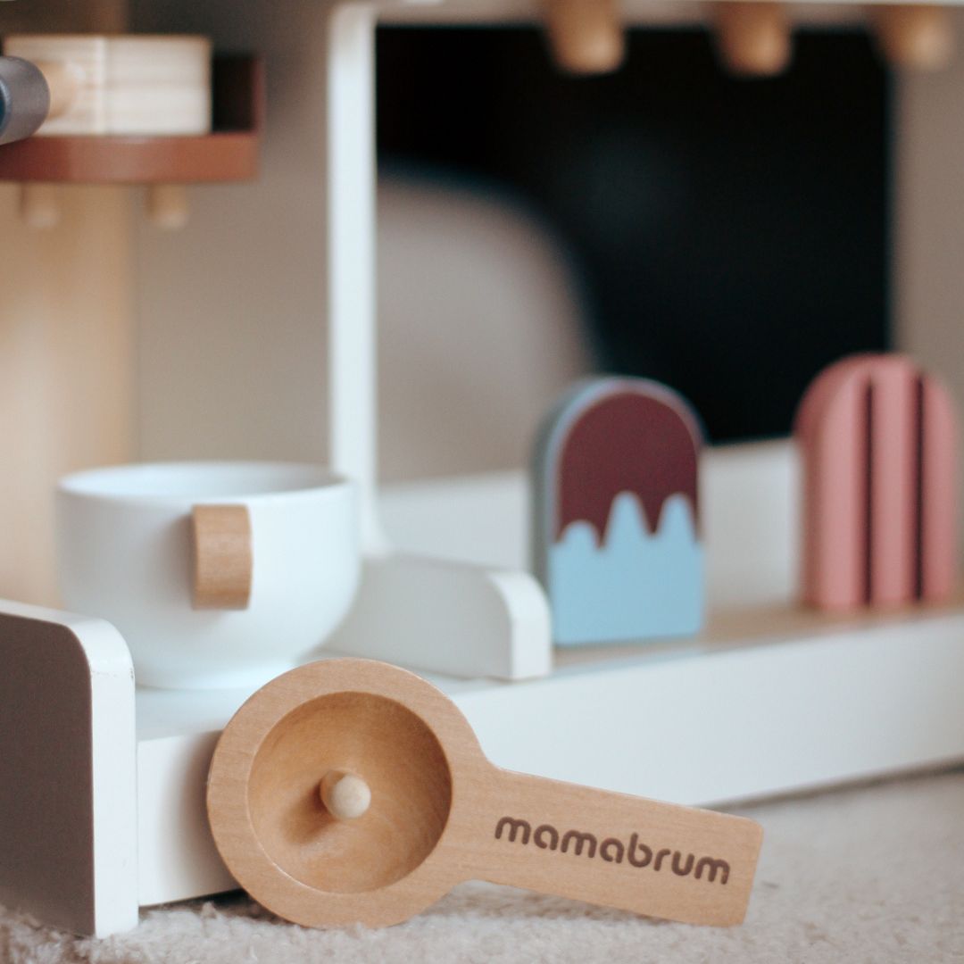 Isbar i træ med kaffemaskine - kaffebar med tilbehør