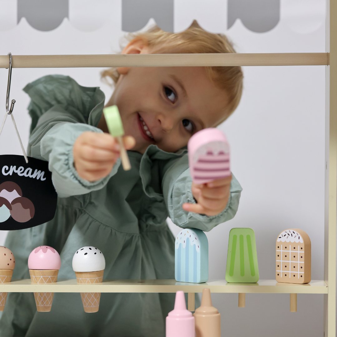 Isbar i træ på hjul - isvogn