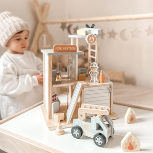 Brandstation i træ med tilbehør, brandvæsen