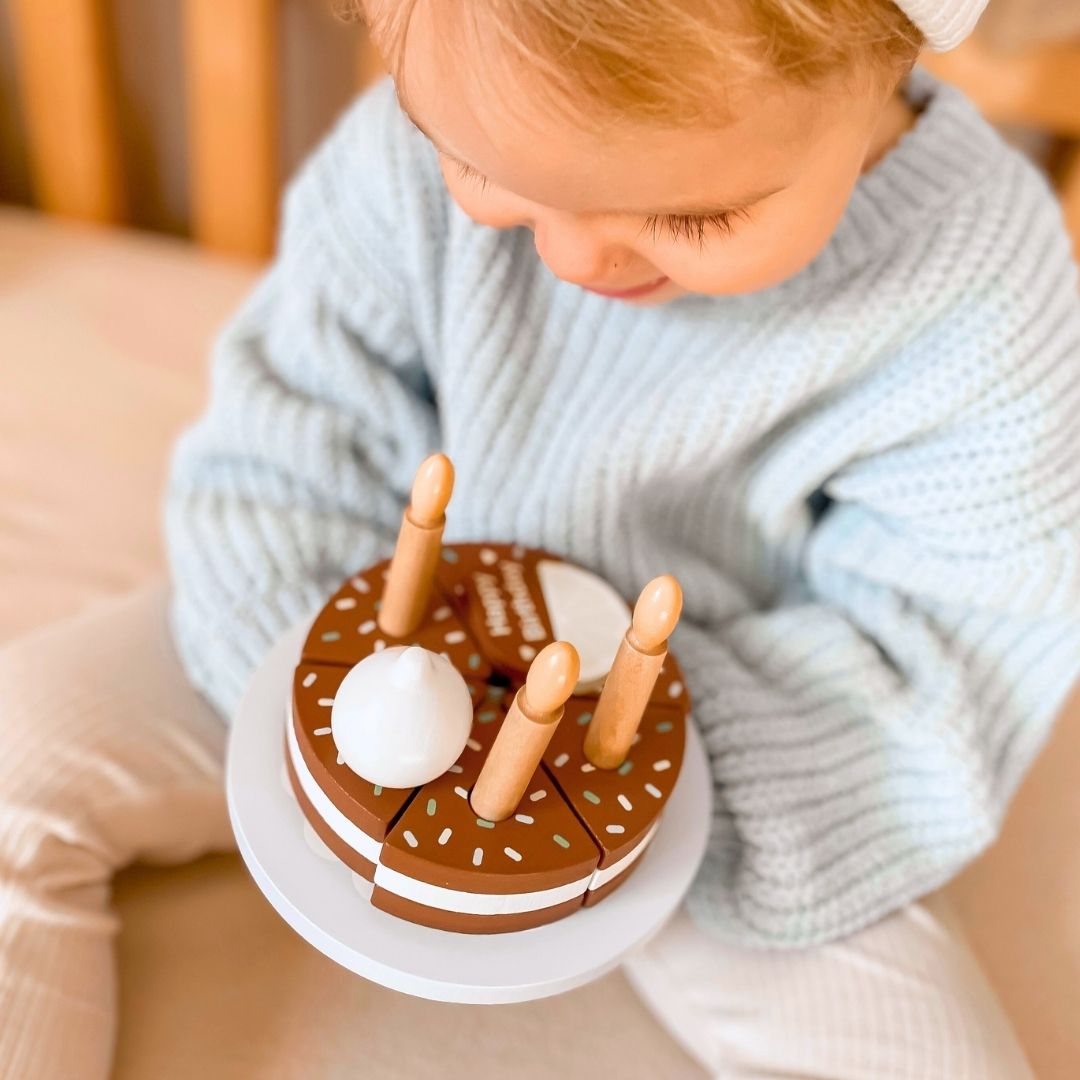 Fødselsdagskage i træ til at skære ud