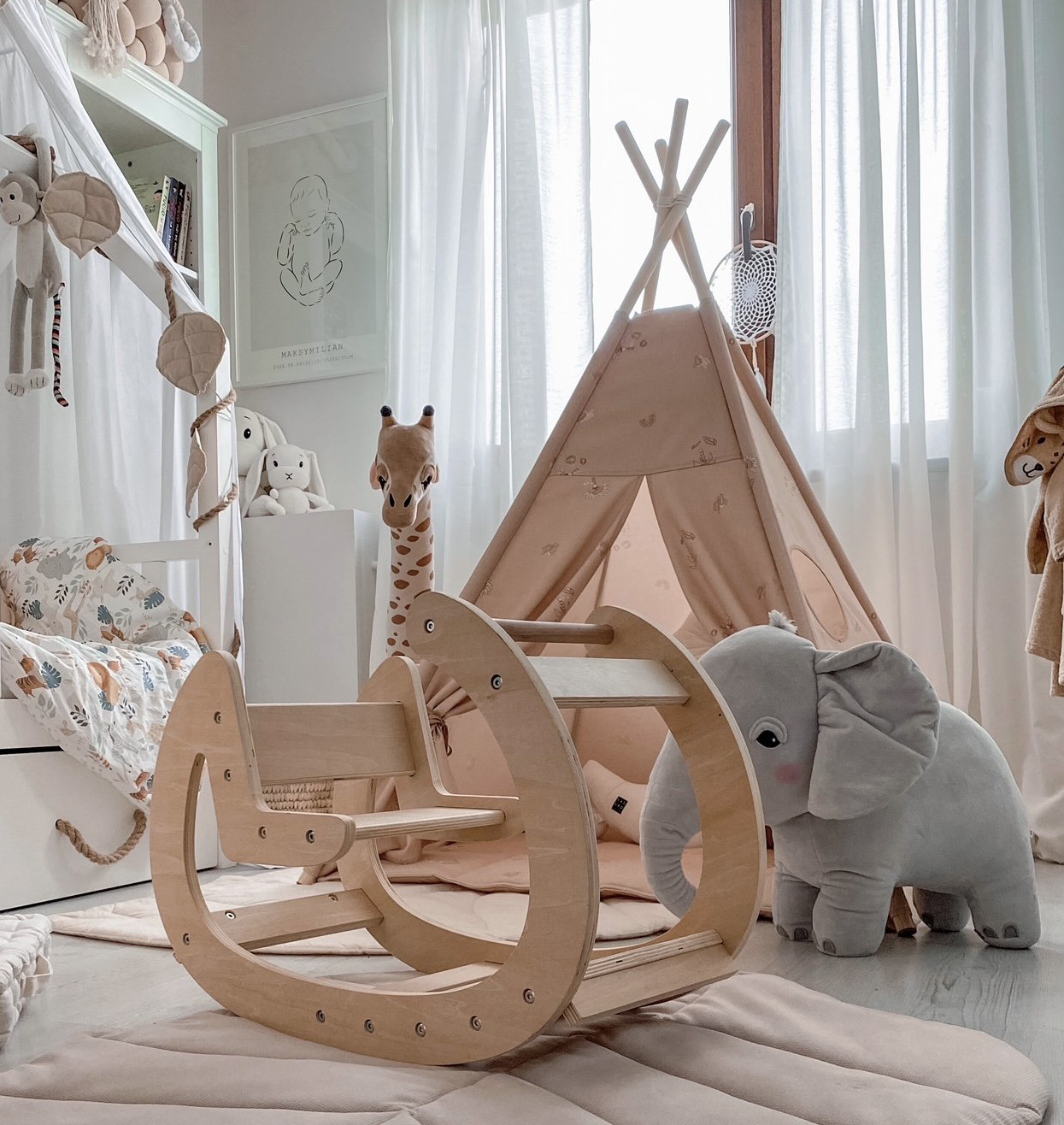 Montessori legepladsvugge i træ - naturtræ - fra 12 måneder.