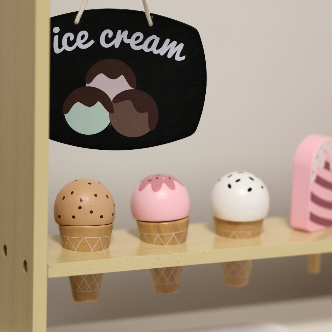 Isbar i træ på hjul - isvogn