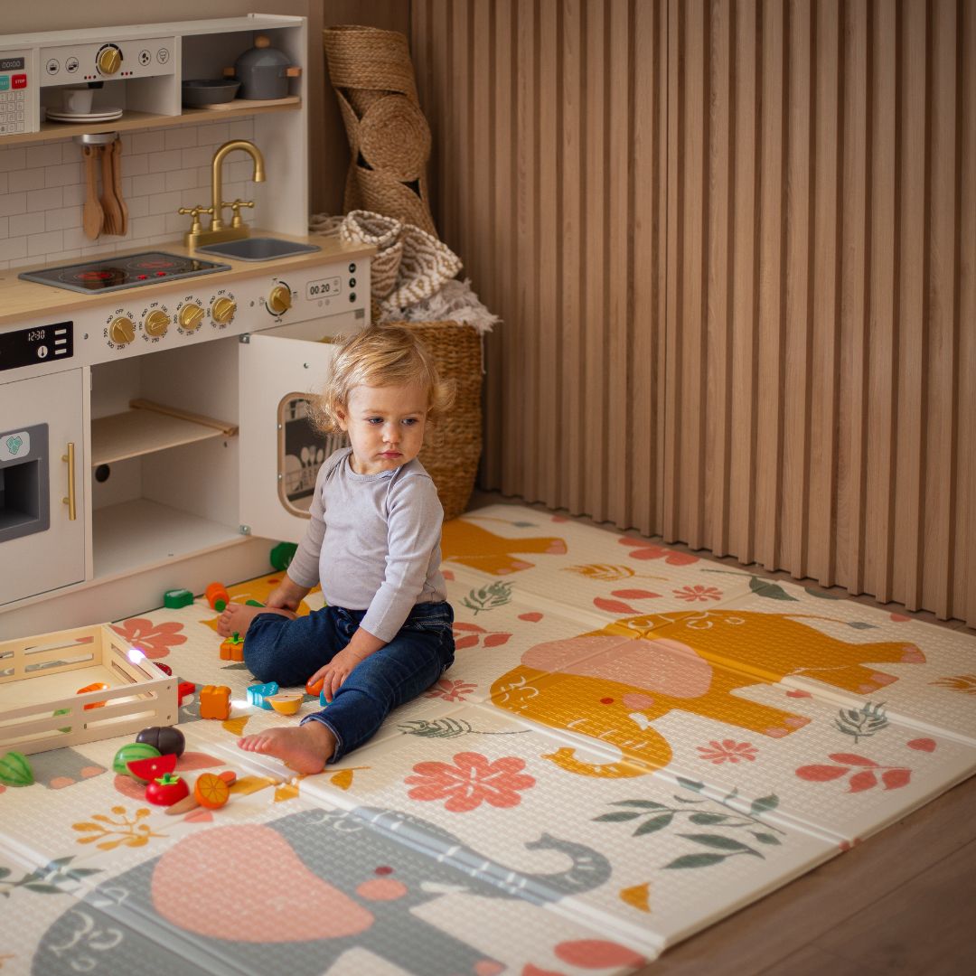 Dobbeltsidet foldbar skummåtte 180 x 120 x 1 cm - Exotic Elephants/Delicate Grey