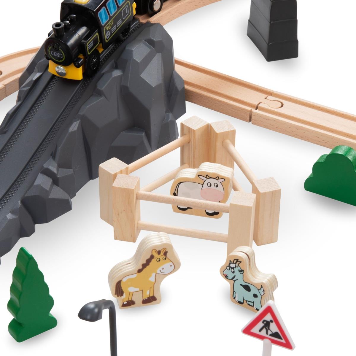 Træjernbane, batteridrevet tog - By: spor, biler, bro, lufthavn