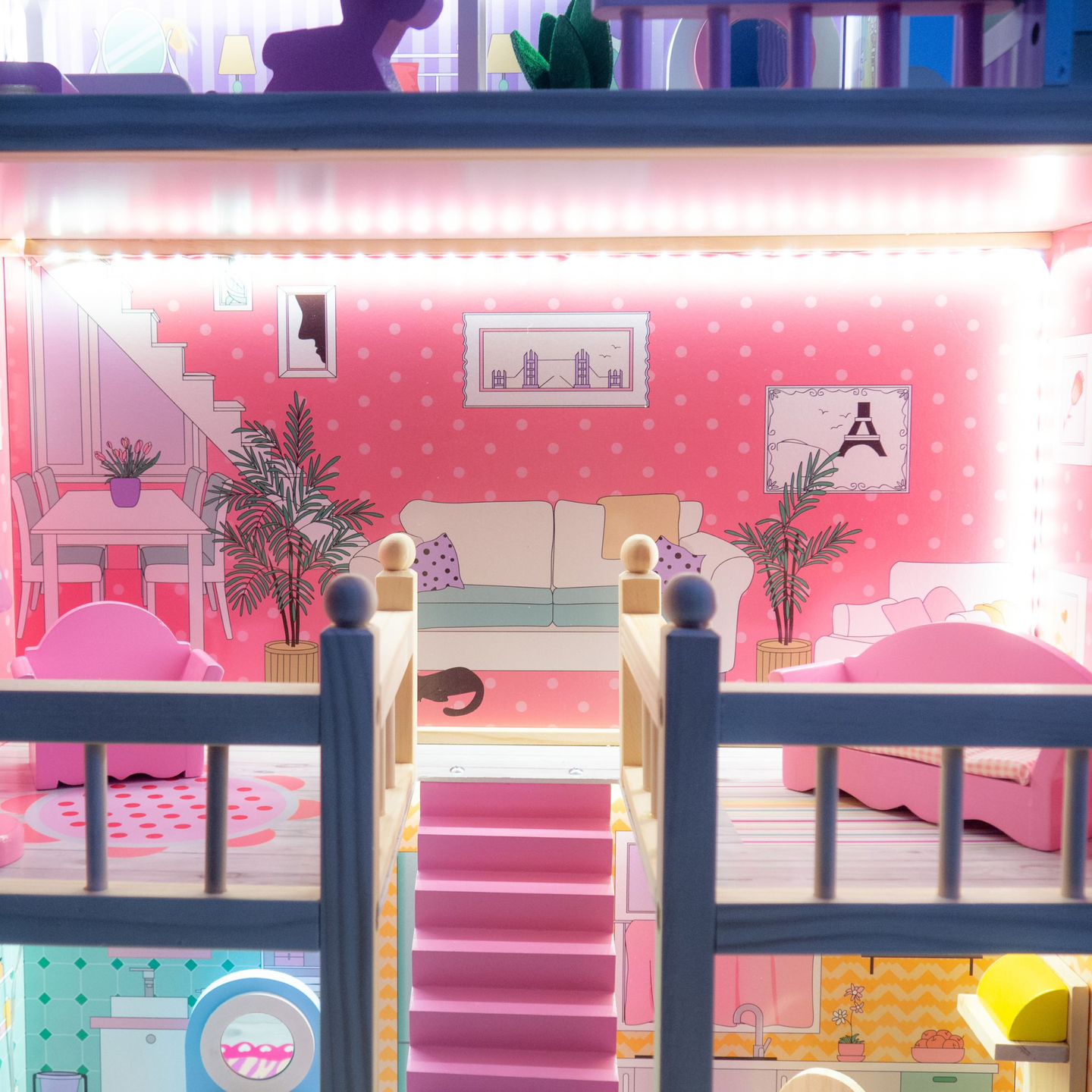 Stort dukkehus i træ med 3 etager, terrasse, møbelsæt og LED-belysning!