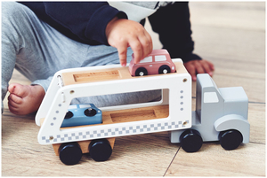 Trælastbil med 4 biler