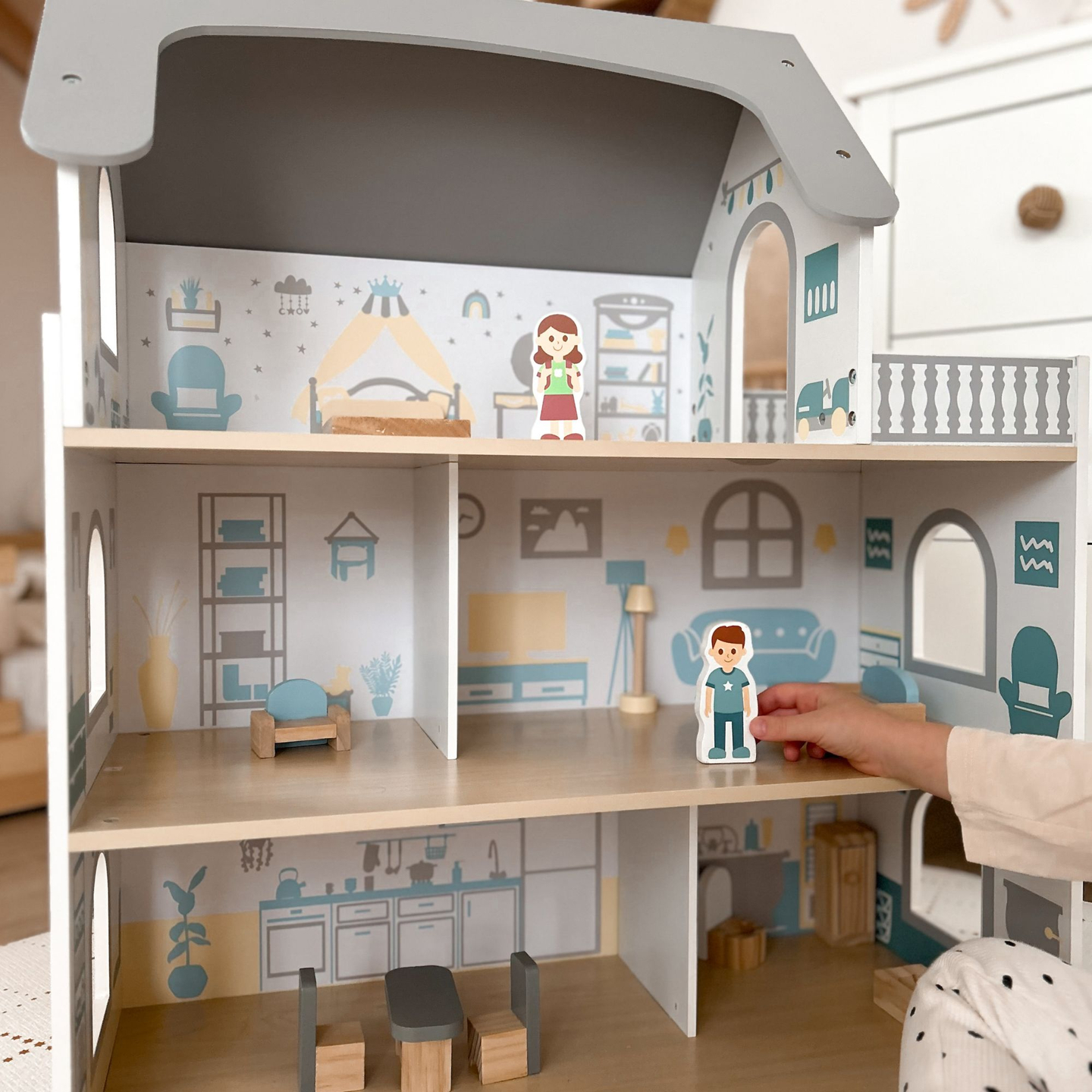 Hvidt dukkehus i træ med terrasse og tilbehør