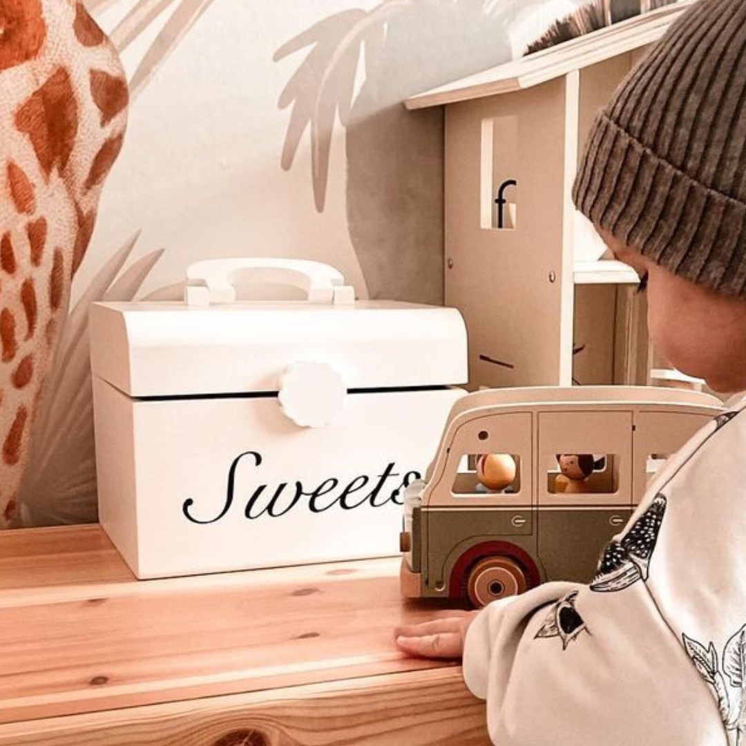 Trææske til udstikning af slik, slikbutik