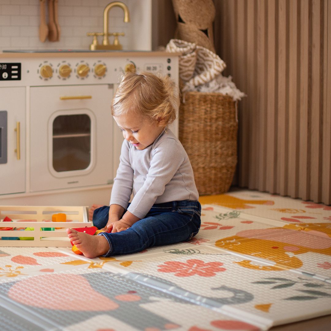 Dobbeltsidet foldbar skummåtte 180 x 120 x 1 cm - Exotic Elephants/Delicate Grey