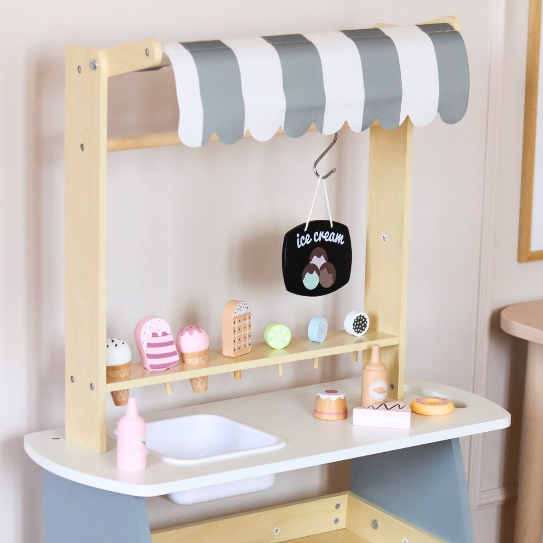 Isbar i træ på hjul - isvogn