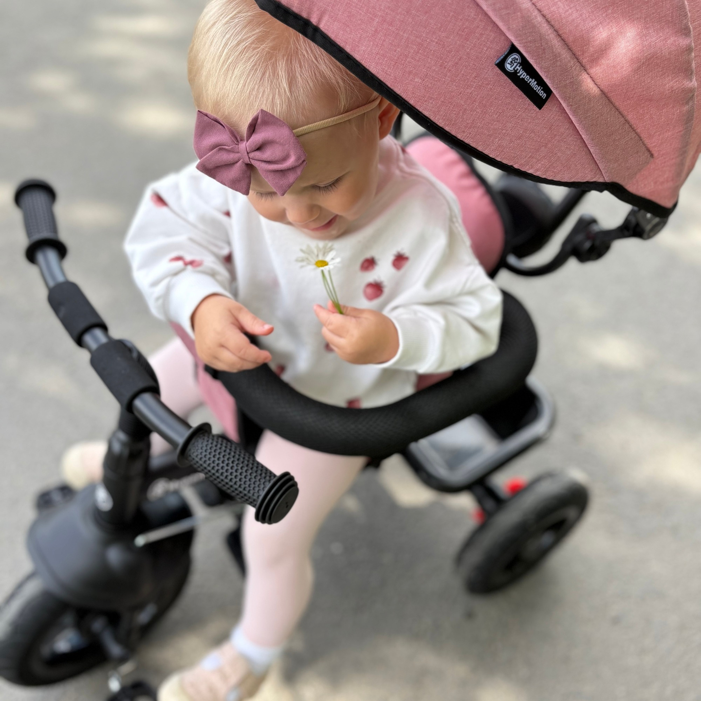 Trehjulet cykel til børn 1-4 år - TOBI FREY - lyserød farve - drejelig - pumpede hjul + skubber