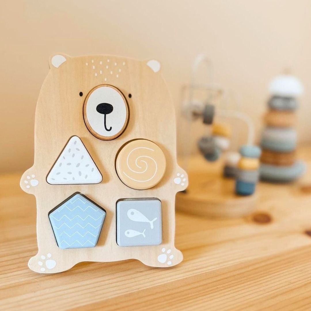 Sæt med trælegetøj - farverig sammenfletning, sælpyramide, bamsesorterer