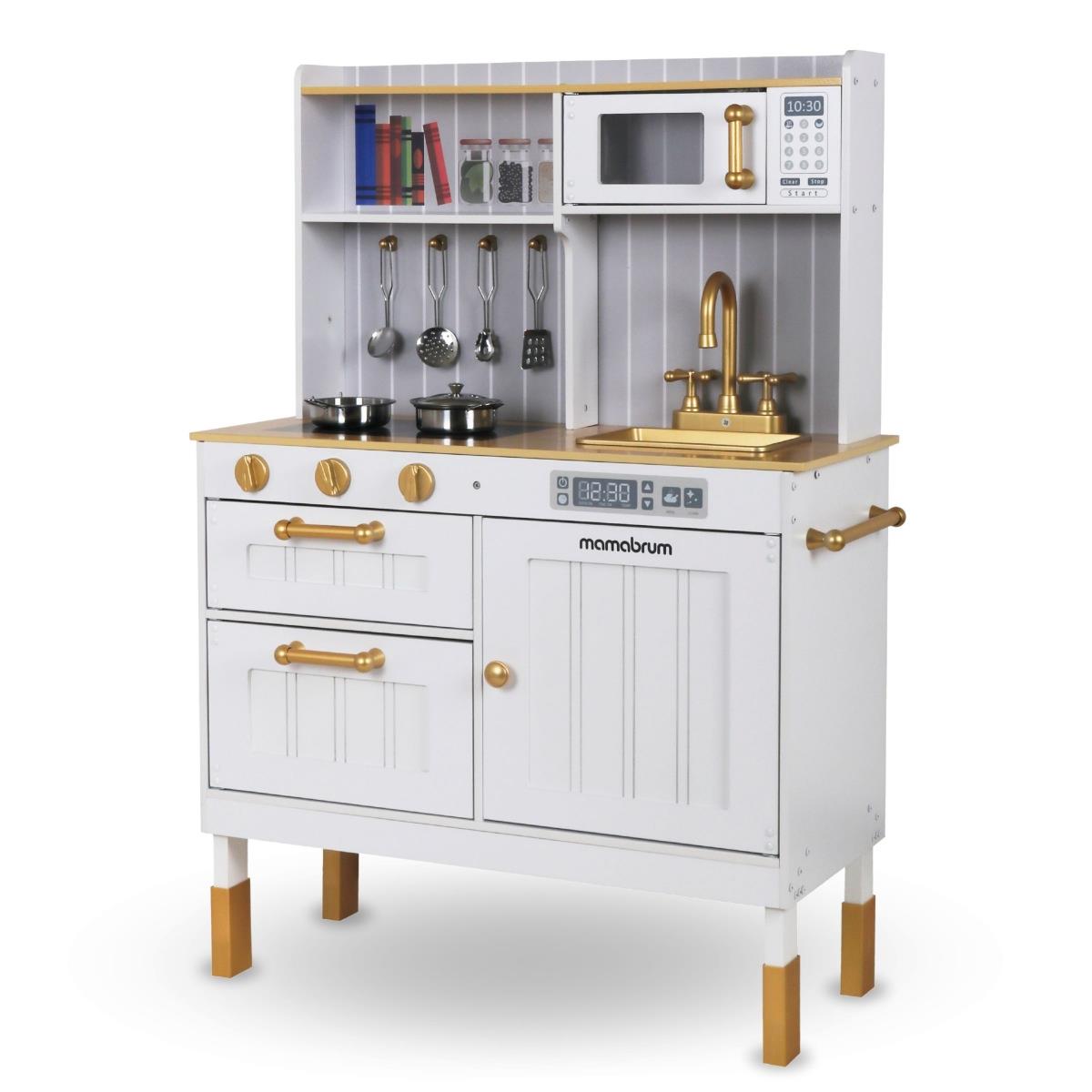 Hvidt køkken i træ med tilbehør og forklæde