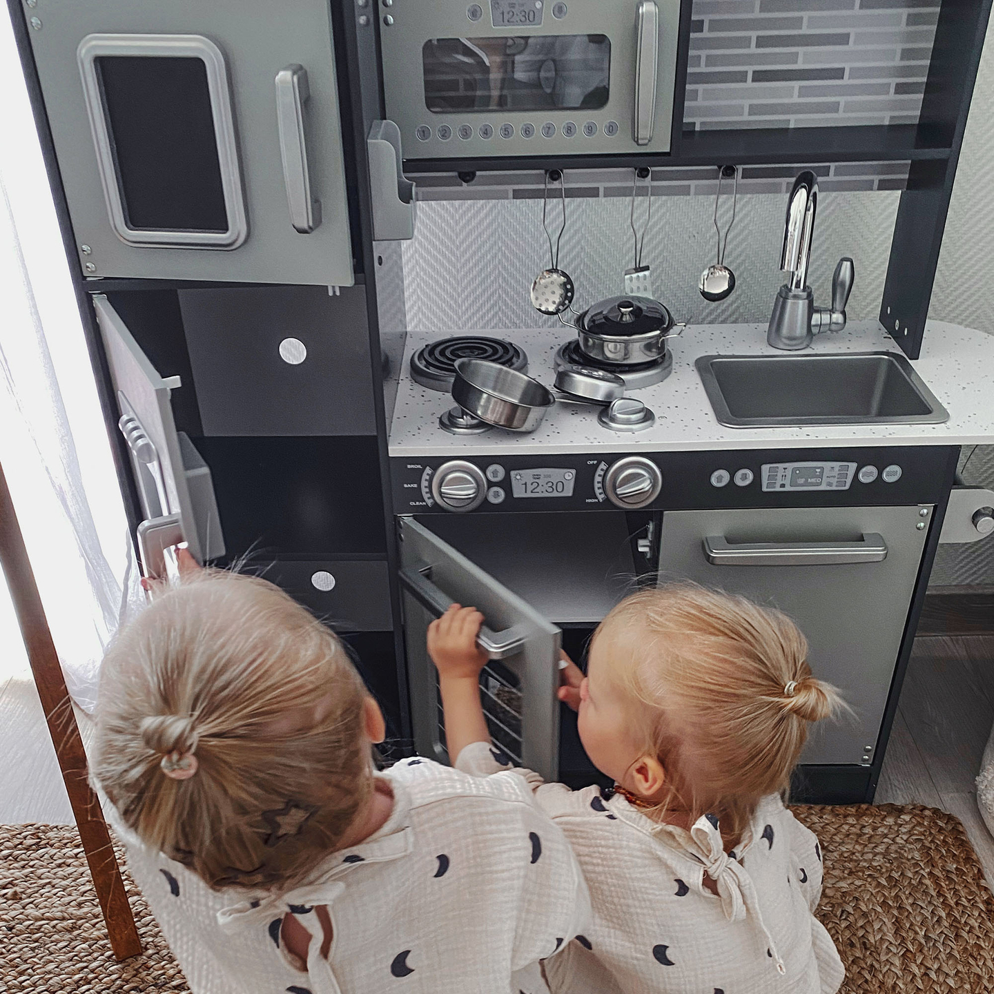 XXL-trækøkken med LED-belysning, forklæde og tilbehør