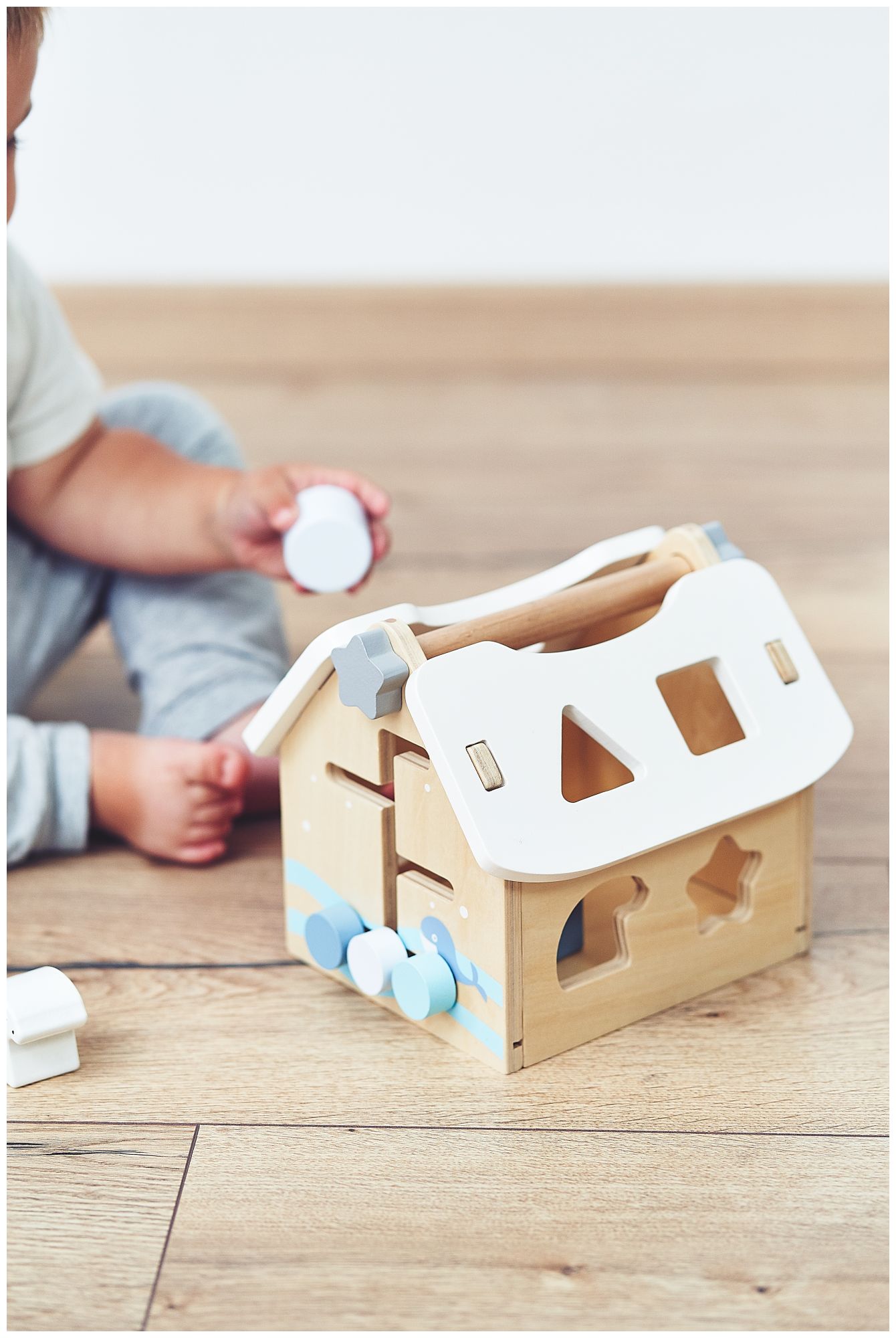 Sorter - pædagogisk træhus med klodser