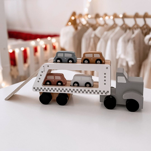 Trælastbil med 4 biler