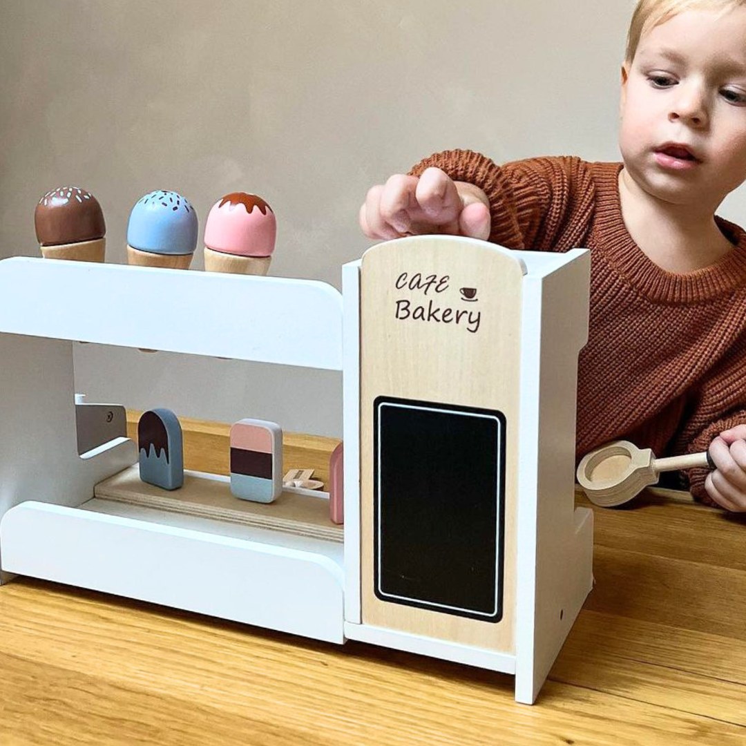 Isbar i træ med kaffemaskine - kaffebar med tilbehør