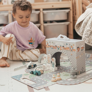 Magnetisk kuffert med racerbane, trækøretøjer og vejtilbehør