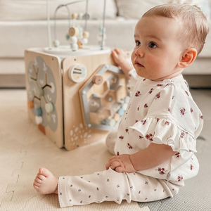 Stor aktivitetsterning i træ med løkke - Montessori