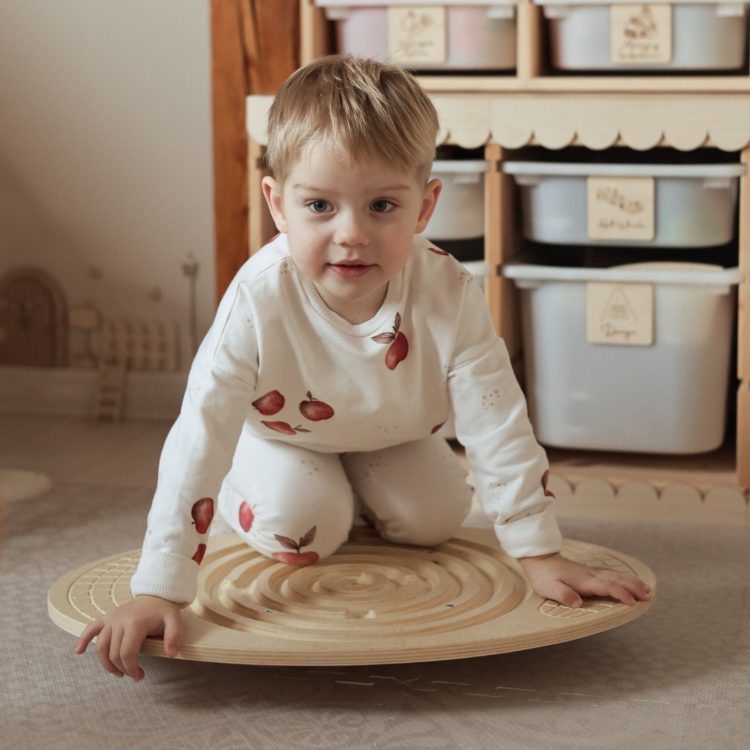 Balancebræt i træ med labyrint og bolde - balancevippe