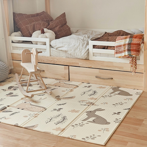 Dobbeltsidet foldbar skummåtte 180 x 120 x 1 cm - Magic Forest/Autumn Streets - boho