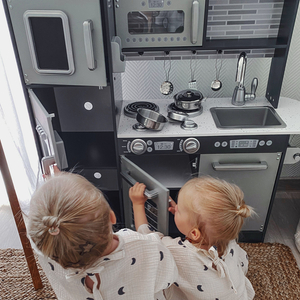 XXL-trækøkken med LED-belysning, forklæde og tilbehør