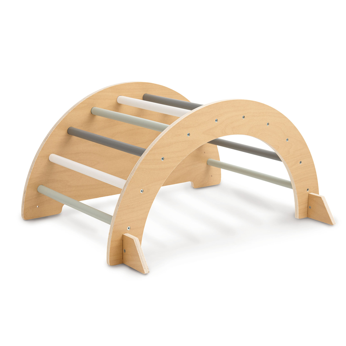 Indendørs trælegeplads til børn - klatrevæg, rutsjebane, klatrebue/vippe og Piklers trekant