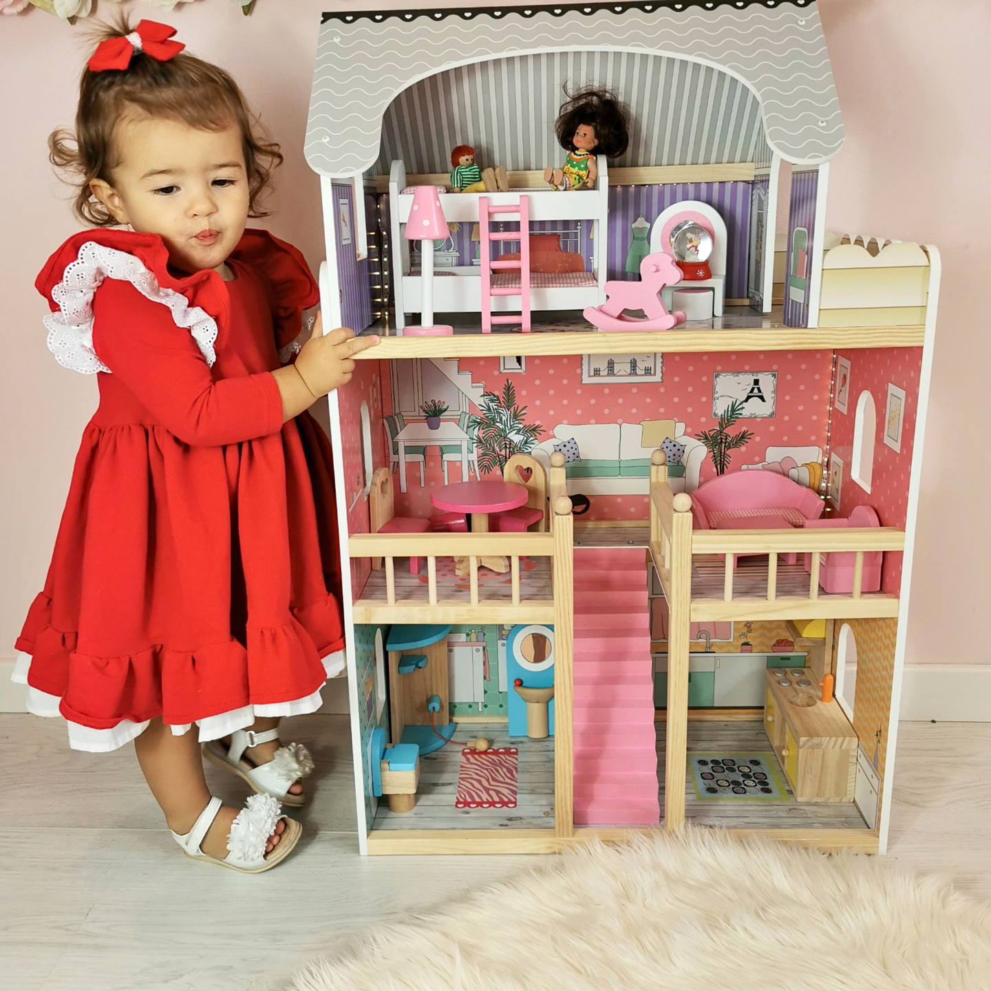 Stort dukkehus i træ med 3 etager, terrasse, møbelsæt og LED-belysning!