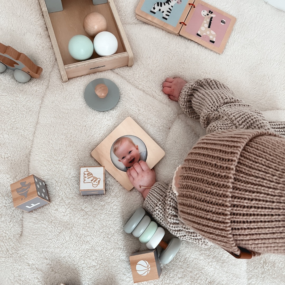 Montessoripædagogisk kasse til babyer - 6 stykker legetøj